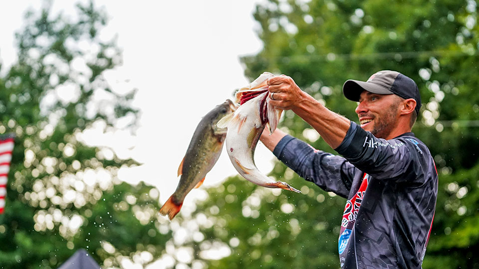 Perkins Pounds them on Pickwick - The National Professional Fishing League